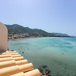 Aurea Collection Sea View Апартаменты *